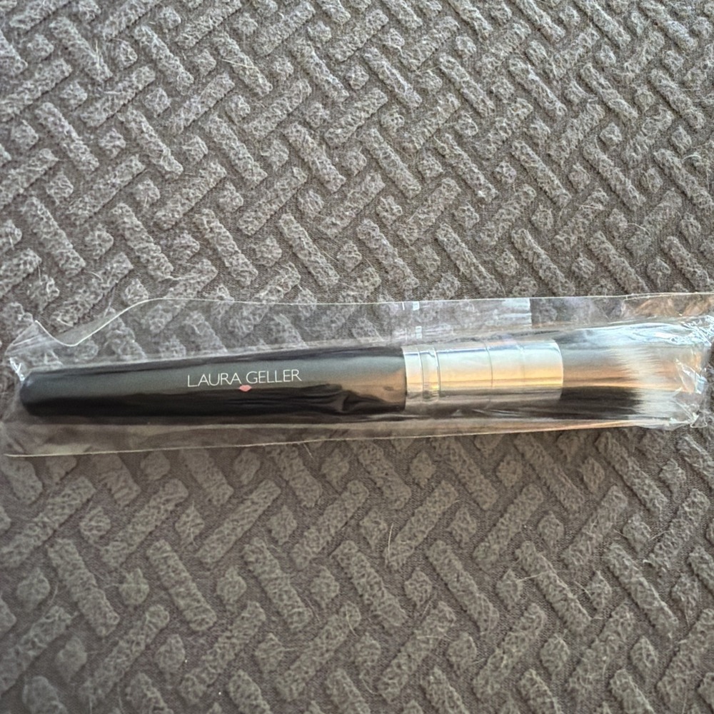 Laura Geller Angled Stippling Brush - Full Size,‎ Brand New
